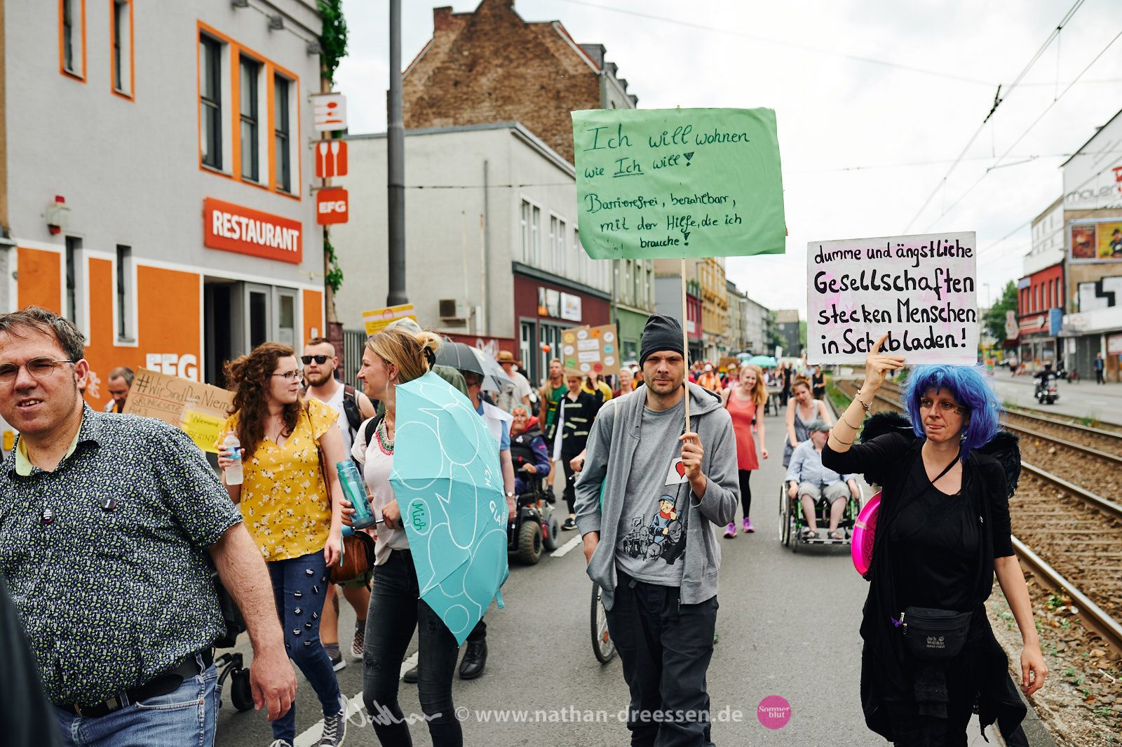 Demonstranten auf den Straßen Kölns