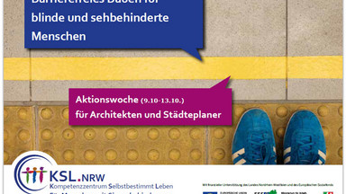 Einladungsflyer der Aktionswoche. Zwei Schuhe stehen auf eine taktile Orientierungshilfe eines Bahnsteigs