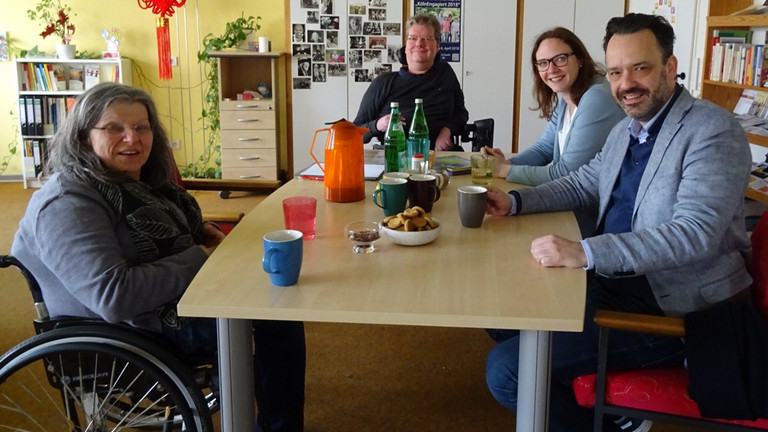 Das Bild zeigt Frau Gebauer, Herrn Deutsch mit Herrn Rößler und Frau Romberg-Hoffmann vom KSL.