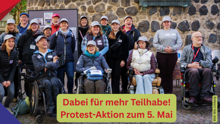 Gruppenbild der Teilnehmenden an der Mitmach-Aktion zum 5. Mai 2025
