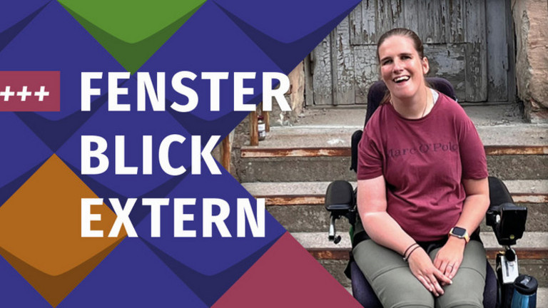Ein Foto von Lea Voitel - ein junge lächelnde Frau in einem lila-farbigen T-Shirt im Rollstuhl/Das Foto ist eingebettet in bunte Kacheln der KSL.NRW / links daneben steht Fensterblick Extern und +++neu im Blog+++